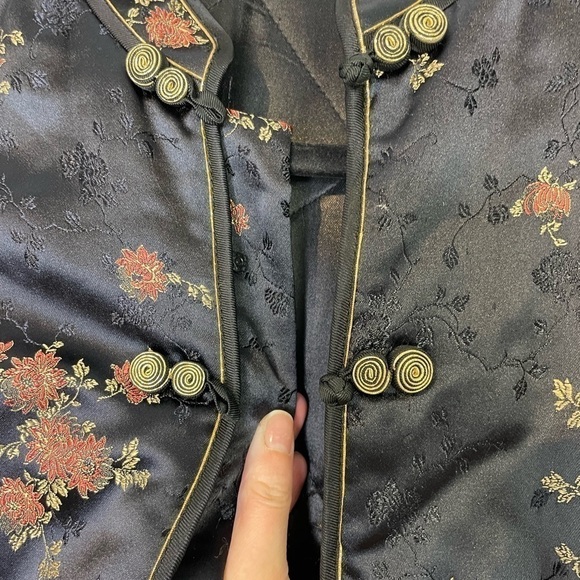 Asian floral satiny jacket - Picture 3 of 10